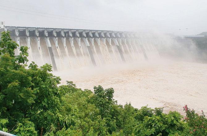 છલકાયો સરદાર સરોવર ડેમ, જળસપાટી થઈ 133.06 મીટર